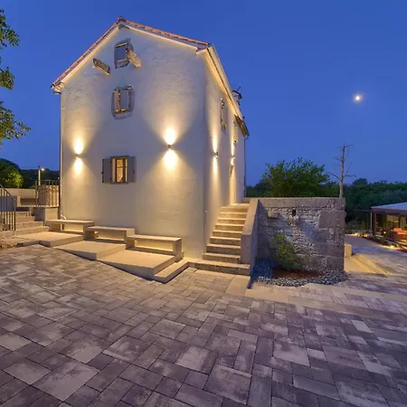 וילה Luxury Jerini House With Pool And Wellness *