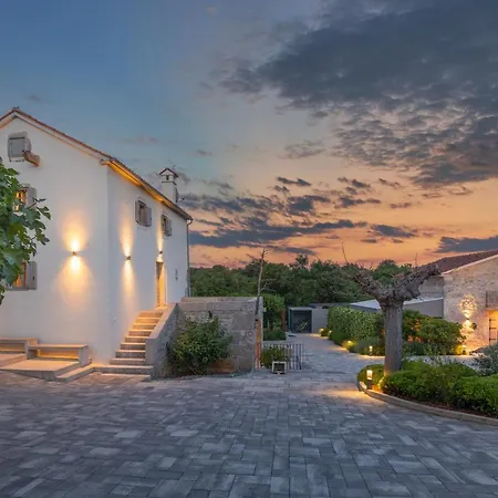 Villa Luxury Jerini House With Pool And Wellness Bajcici