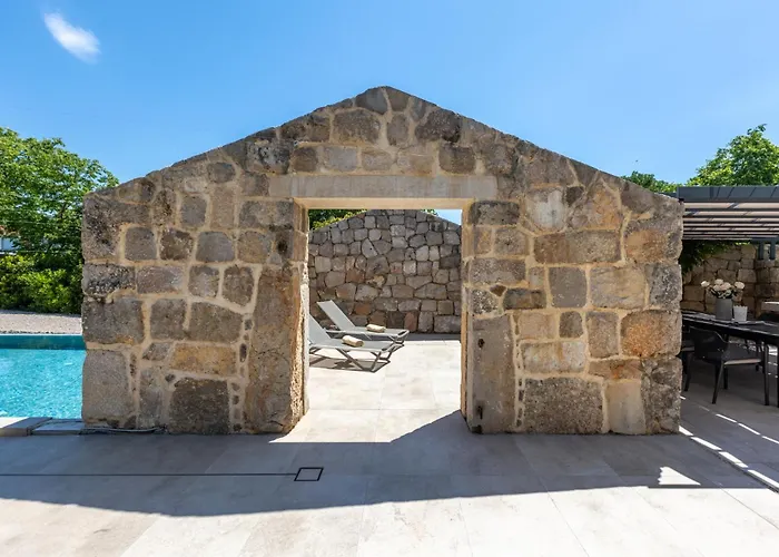 Luxury Jerini House With Pool And Wellness * Bajcici