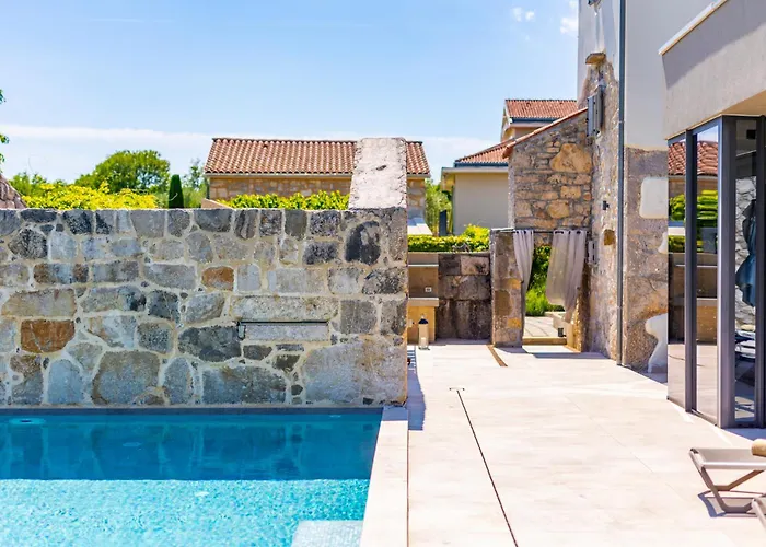Luxury Jerini House With Pool And Wellness