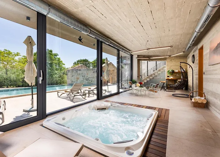 Βίλα Luxury Jerini House With Pool And Wellness Bajcici